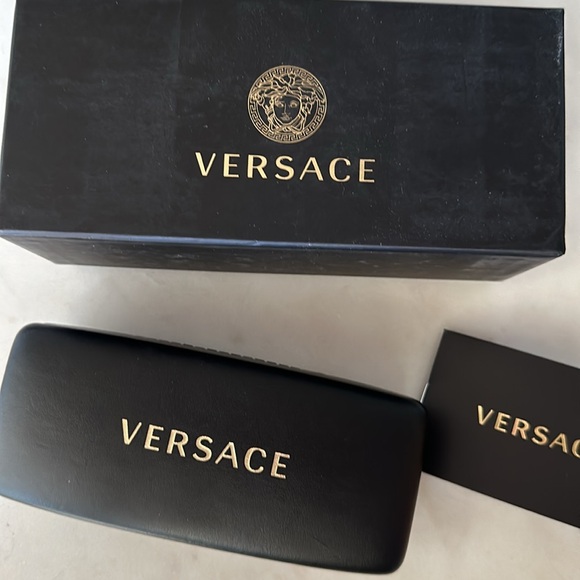 Authentic Men’s Versace Black Rectangle Sunglasses with Gold Tone Medallion - Picture 7 of 8